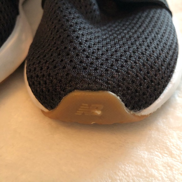 New Balance black sneakers SZ 6 EUC - Picture 6 of 7